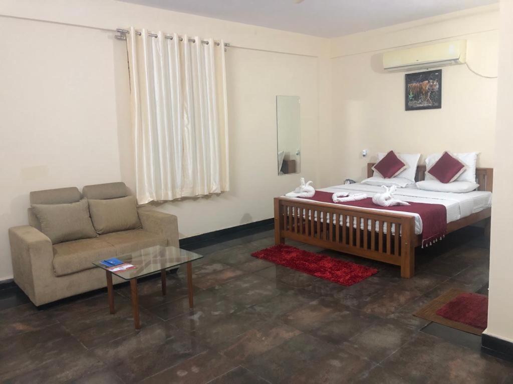 KSTDC Hotel Mayura Pavithra Yediyur Kunigal Eksteriør billede