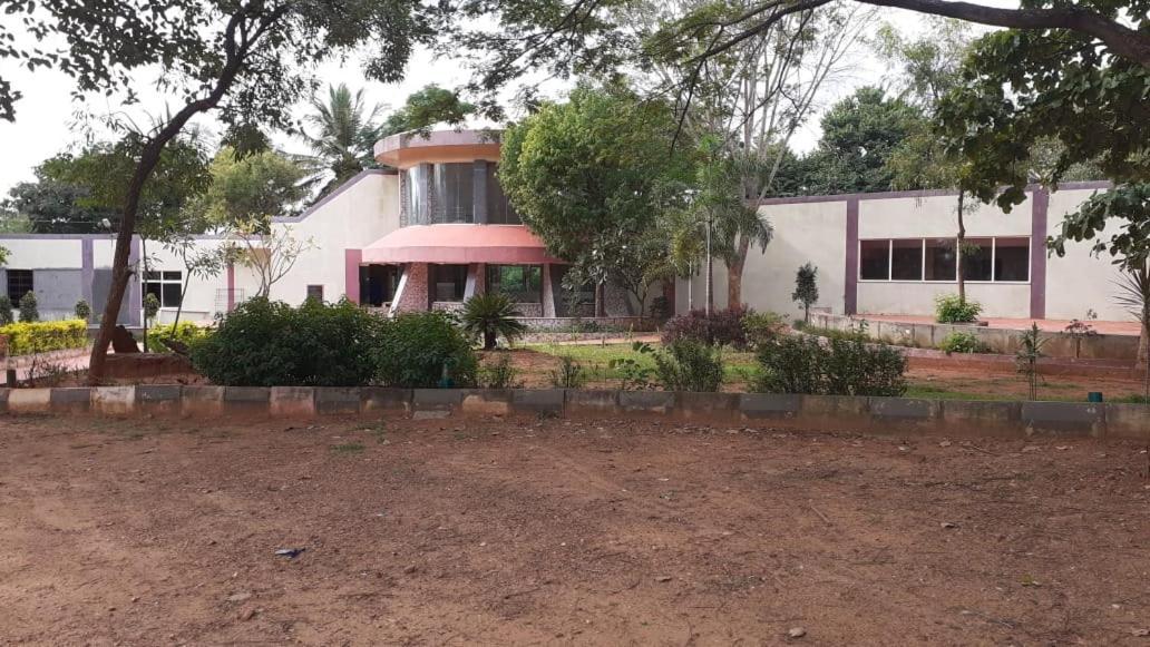 KSTDC Hotel Mayura Pavithra Yediyur Kunigal Eksteriør billede